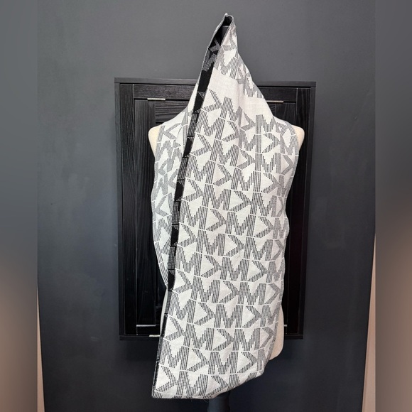 MICHAEL by Michael Kors Infinity Scarf Reversible Black White MK Logo Pattern - Picture 3 of 6
